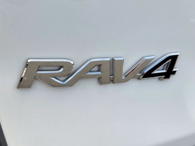 Used 2025 Toyota RAV4 XLE FWD image 16