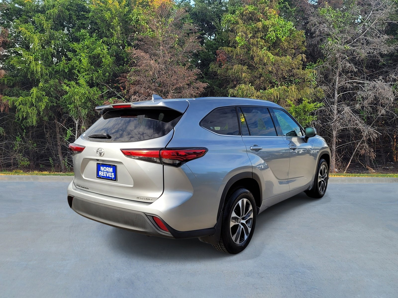 Used 2021 Toyota Highlander XLE image 17