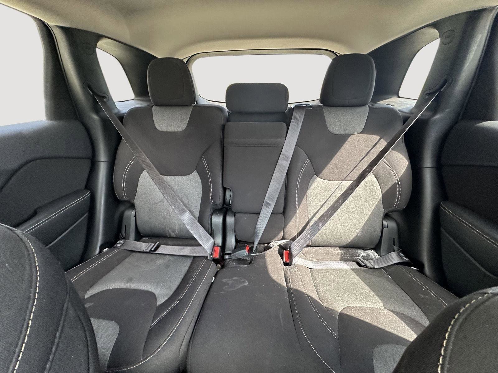 Used 2017 Jeep Cherokee Sport image 12