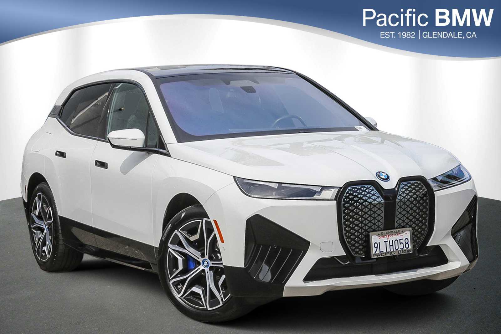 Used 2025 BMW iX xDrive50 image 1