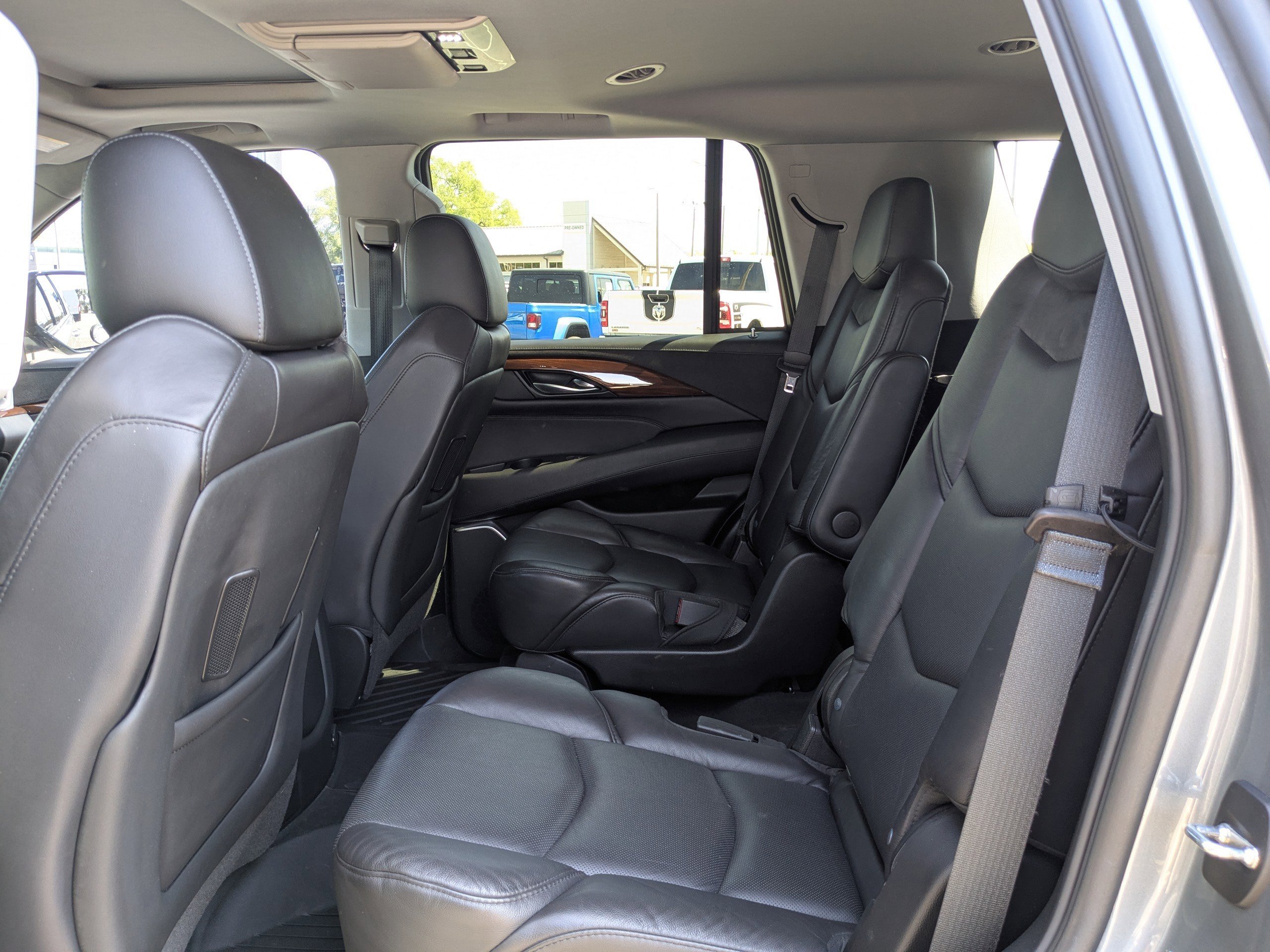 Used 2019 Cadillac Escalade Premium Luxury image 14