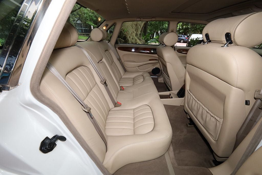 Used 2003 Jaguar XJ8 RWD image 32