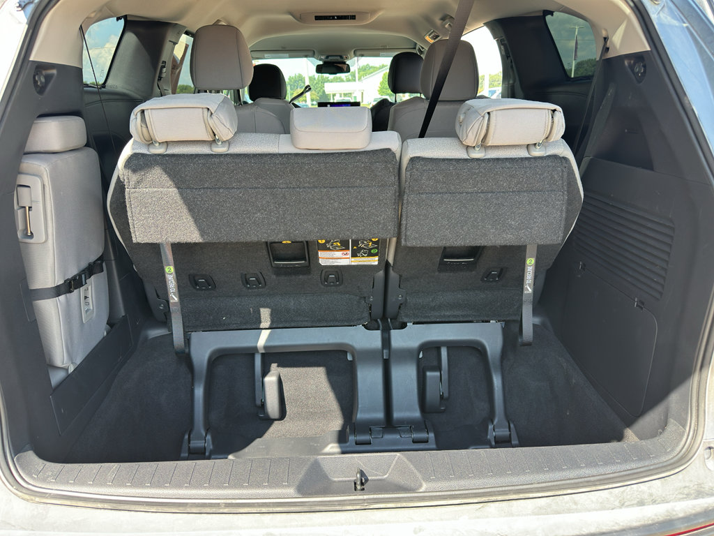 Used 2026 Toyota Sienna LE AWD/4WD image 32