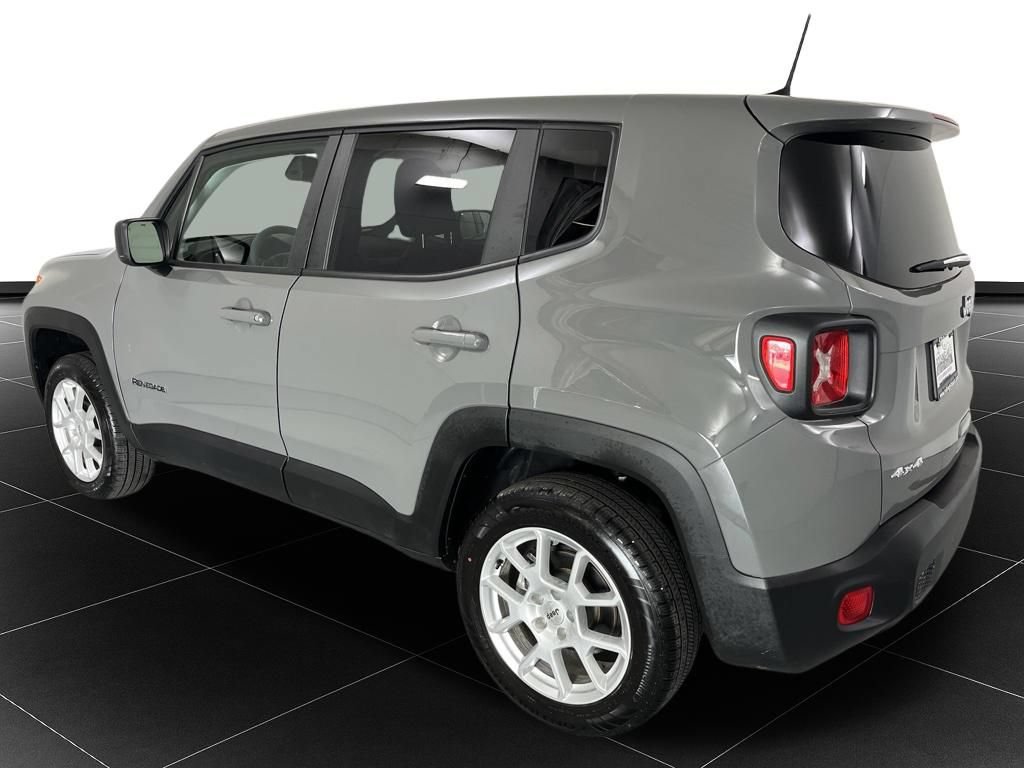 Used 2023 Jeep Renegade Latitude AWD/4WD image 3