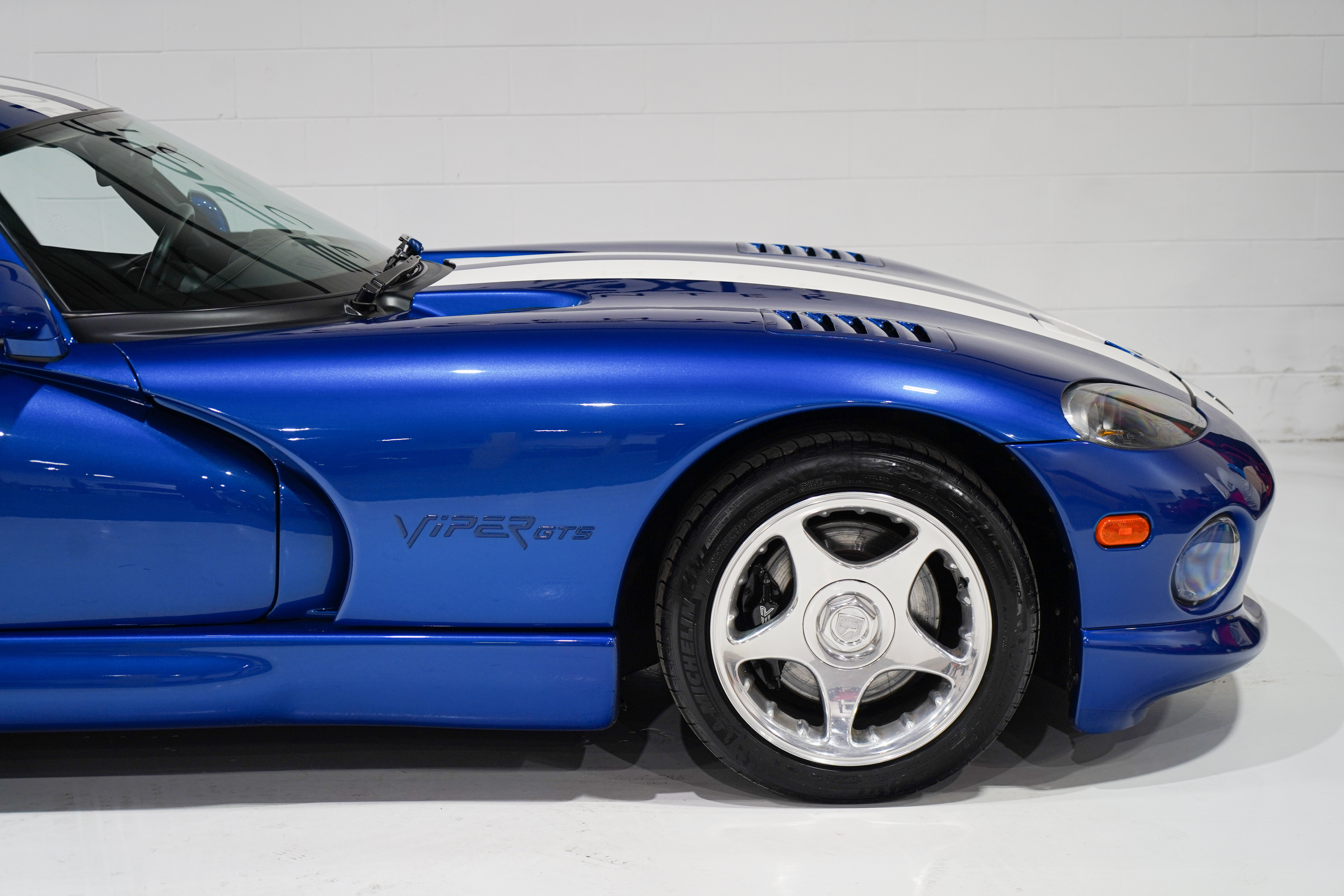 Used 1997 Dodge Viper GTS RWD image 6