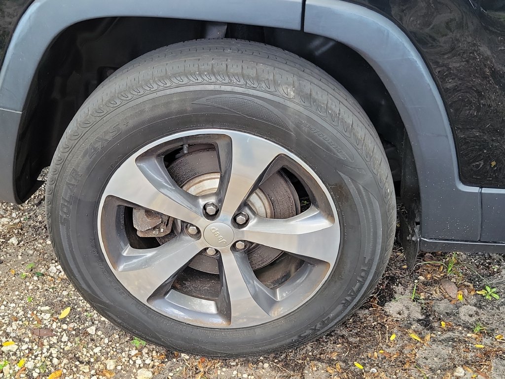 Used 2019 Jeep Cherokee Limited AWD/4WD image 9