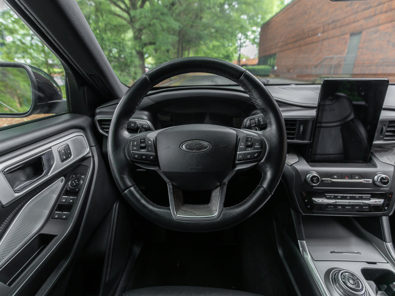 Used 2020 Ford Explorer Platinum w/ Premium Technology Package AWD/4WD image 5
