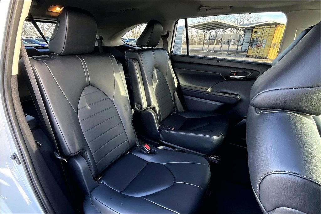 Used 2024 Toyota Highlander LE image 38
