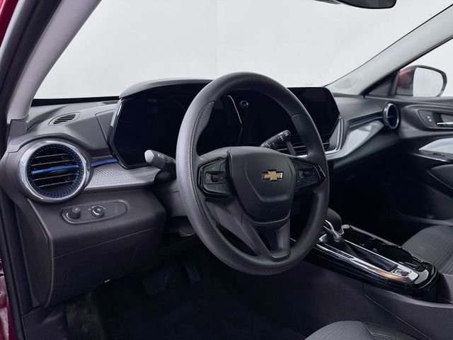 Used 2025 Chevrolet Trax LT image 9