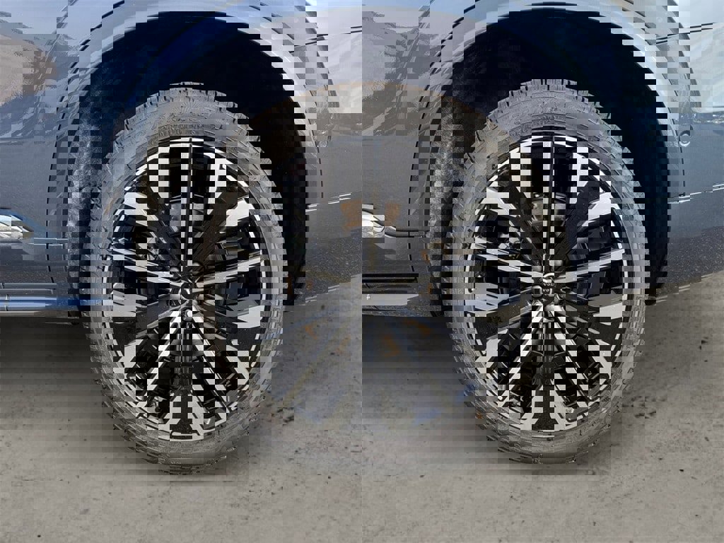 New 2026 Volvo XC90 B6 Plus w/ Protection Package Premier image 7