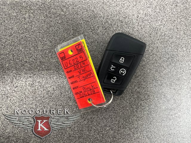 Used 2024 Volkswagen Tiguan Wolfsburg Edition image 25
