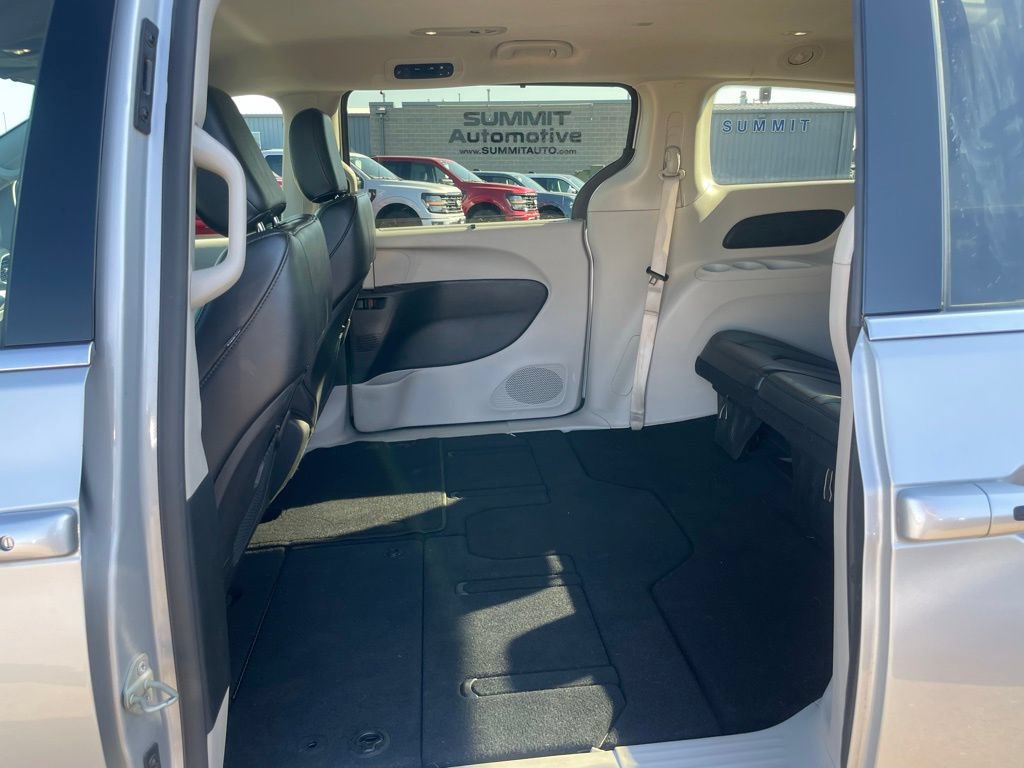 Used 2024 Chrysler Pacifica Touring-L FWD image 54