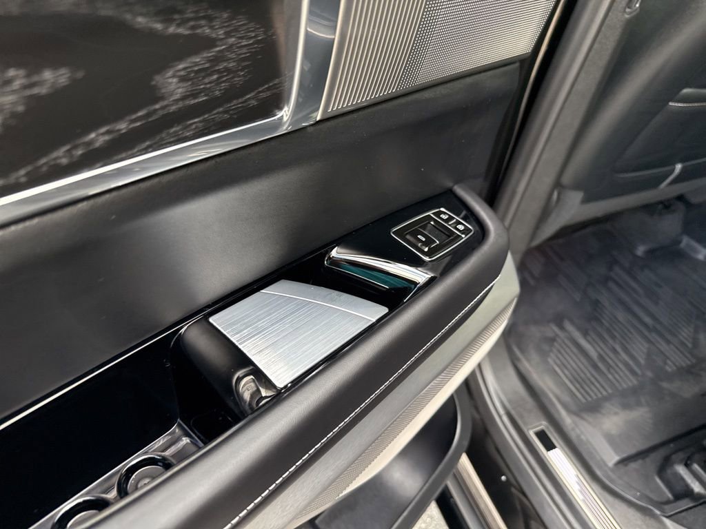 Used 2026 Cadillac Vistiq Platinum w/ LPO, Floor Liner Package AWD/4WD image 42