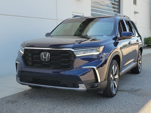 Used 2023 Honda Pilot Touring image 3