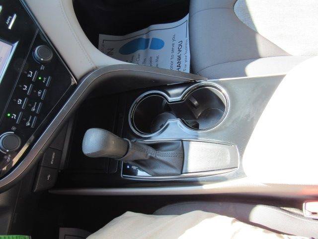 Used 2020 Toyota Camry LE image 20