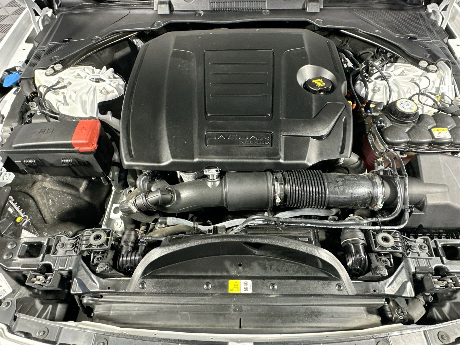 Used 2022 Jaguar XF R-Dynamic SE image 40