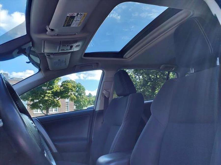 Used 2018 Toyota RAV4 XLE image 18
