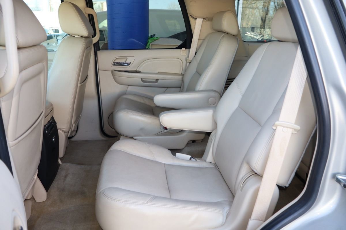 Used 2007 Cadillac Escalade AWD w/ Information Package image 10