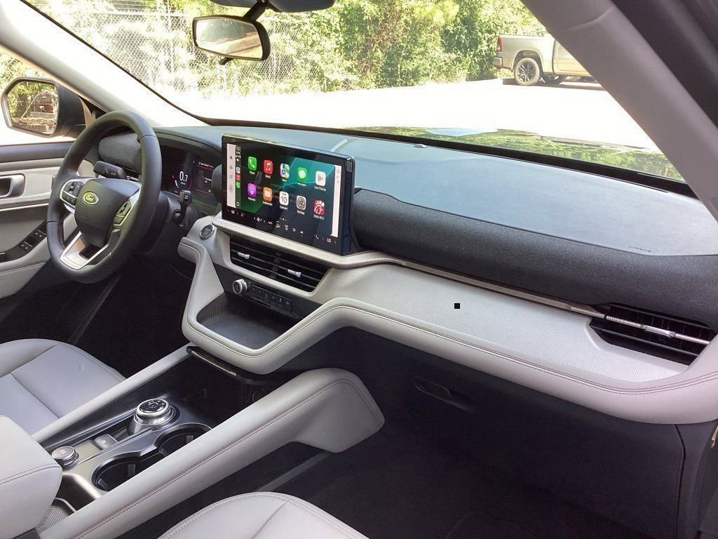 New 2025 Ford Explorer Active w/ Active Comfort Package image 33