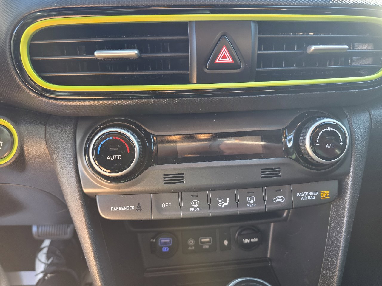 Used 2020 Hyundai Kona Limited w/ Cargo Package FWD image 20