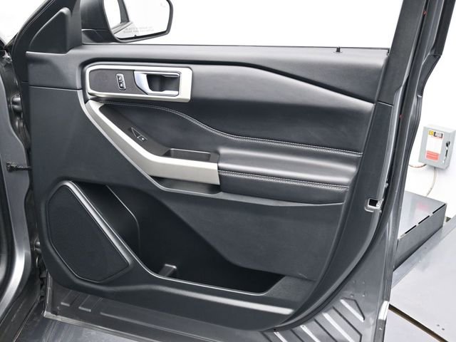 Used 2023 Ford Explorer XLT image 30