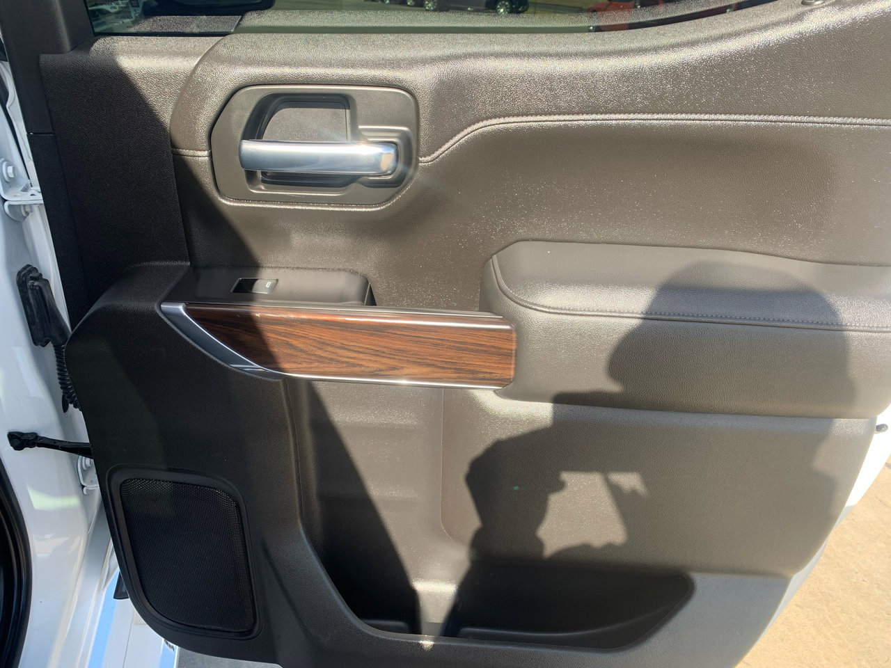 Used 2020 GMC Sierra 1500 SLT image 16