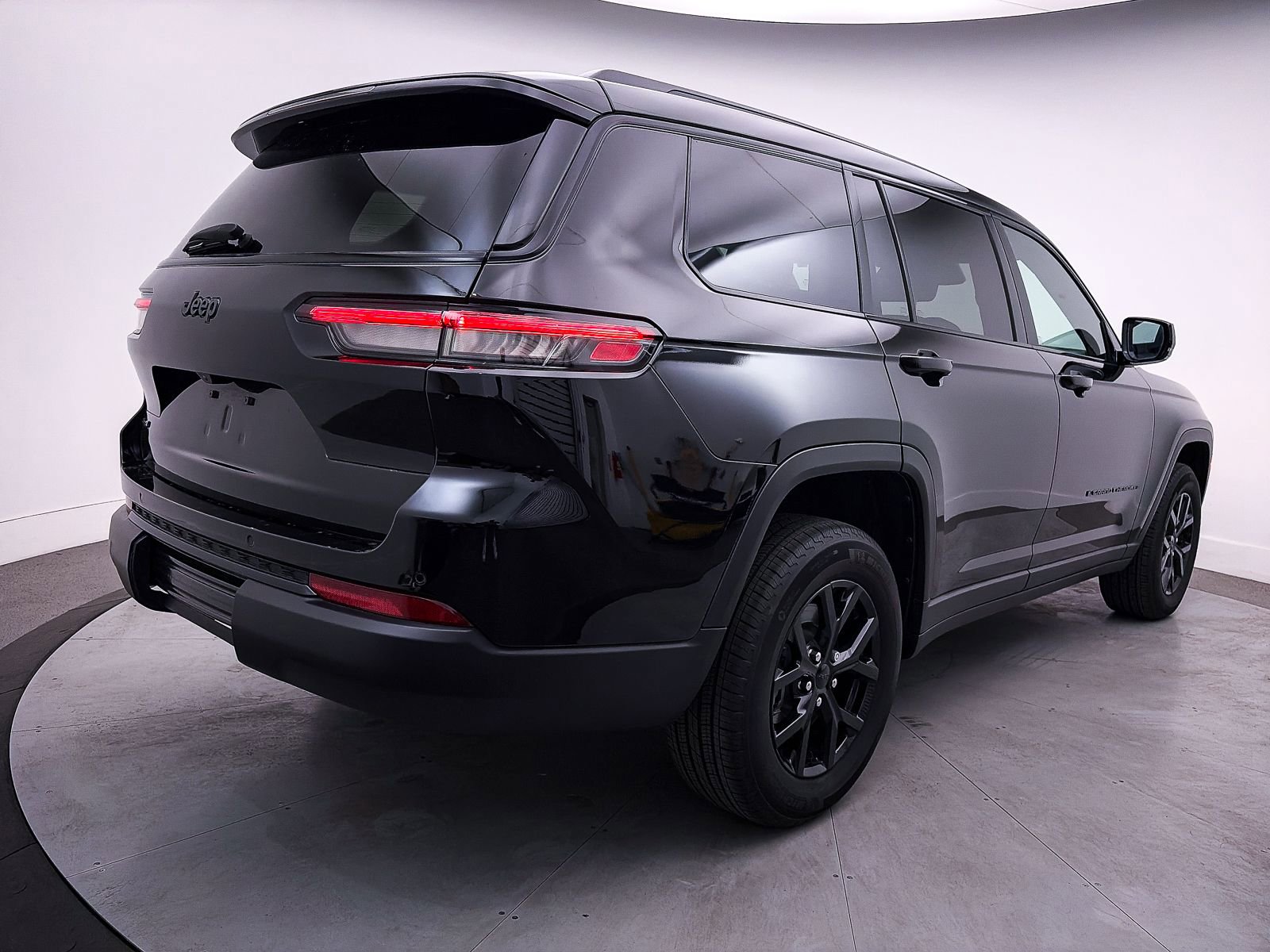 Used 2025 Jeep Grand Cherokee L Altitude AWD/4WD image 15