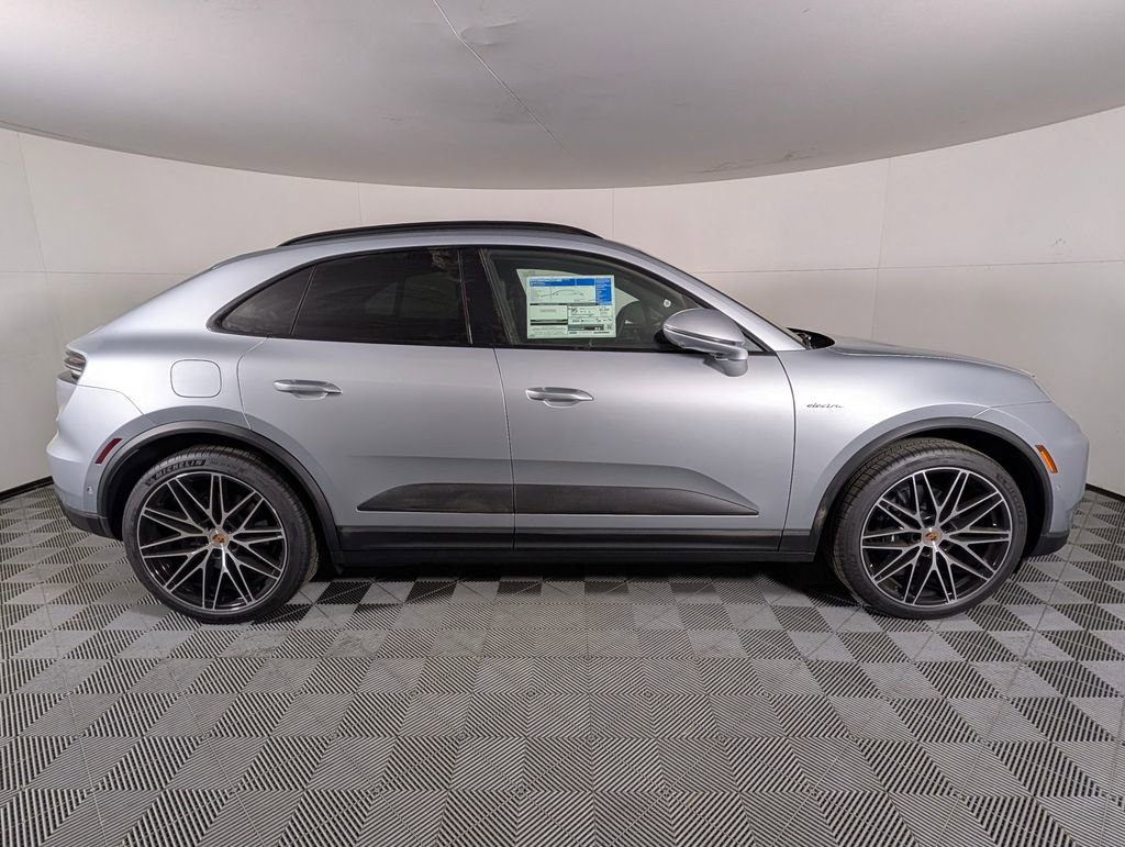 New 2026 Porsche Macan 4 Electric image 8