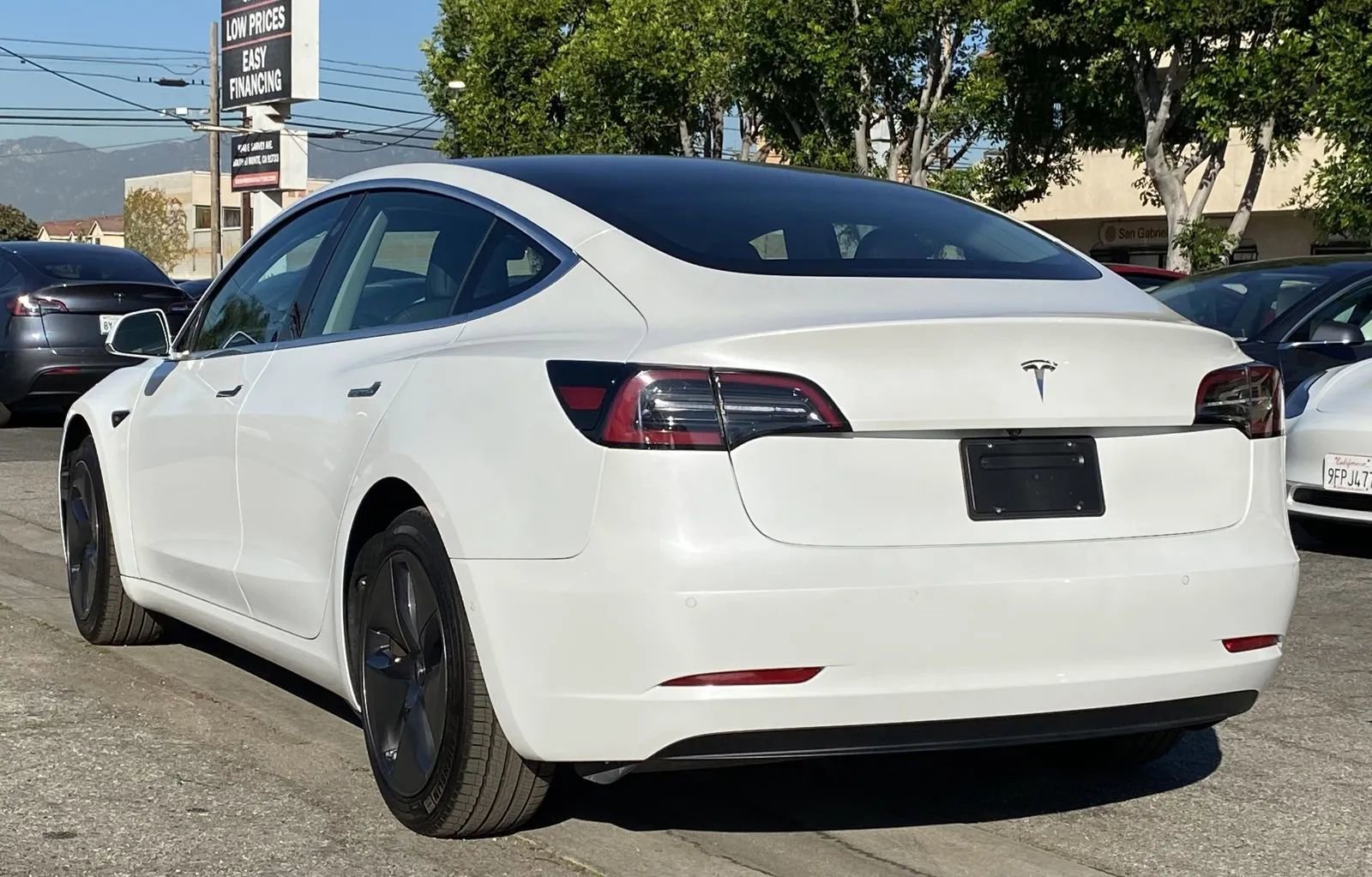 Used 2019 Tesla Model 3 Standard Range Plus image 2