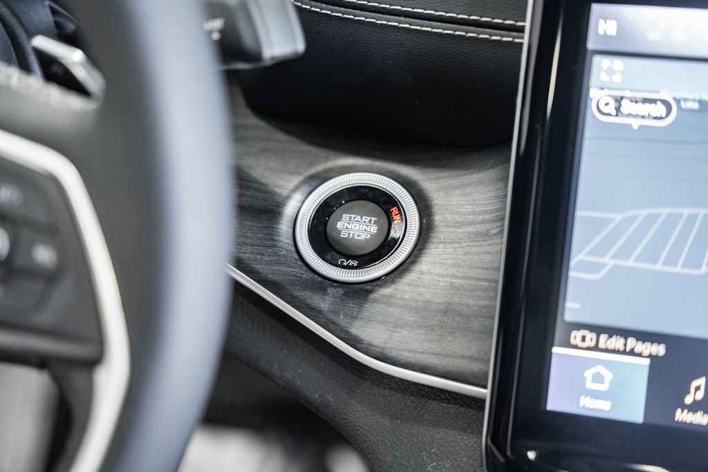 Certified 2023 Jeep Grand Cherokee Limited w/ Black Appearance Package image 27