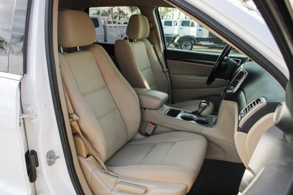 Used 2020 Jeep Grand Cherokee Laredo image 35