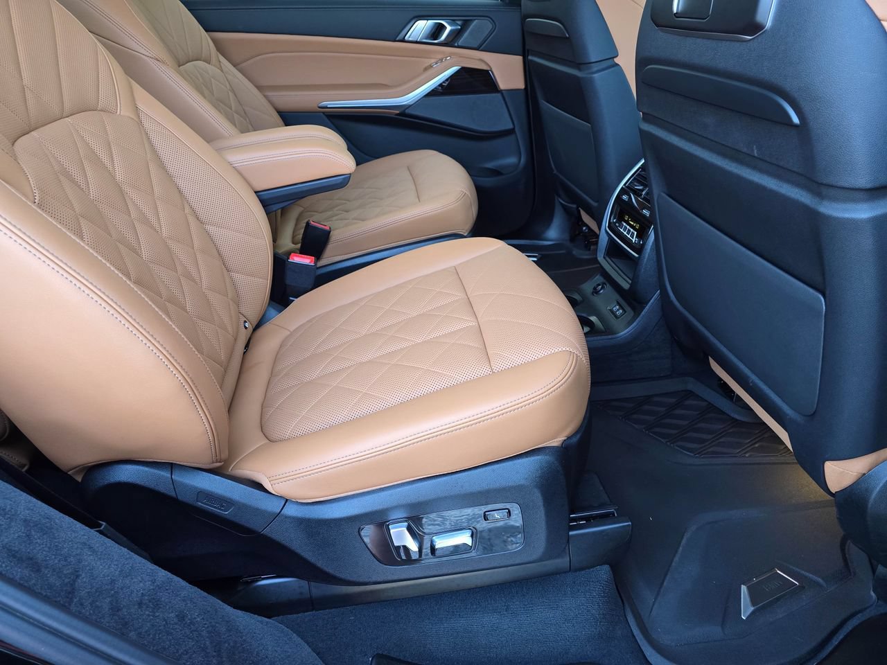 Used 2024 BMW X7 xDrive40i w/ Executive Package AWD/4WD image 44