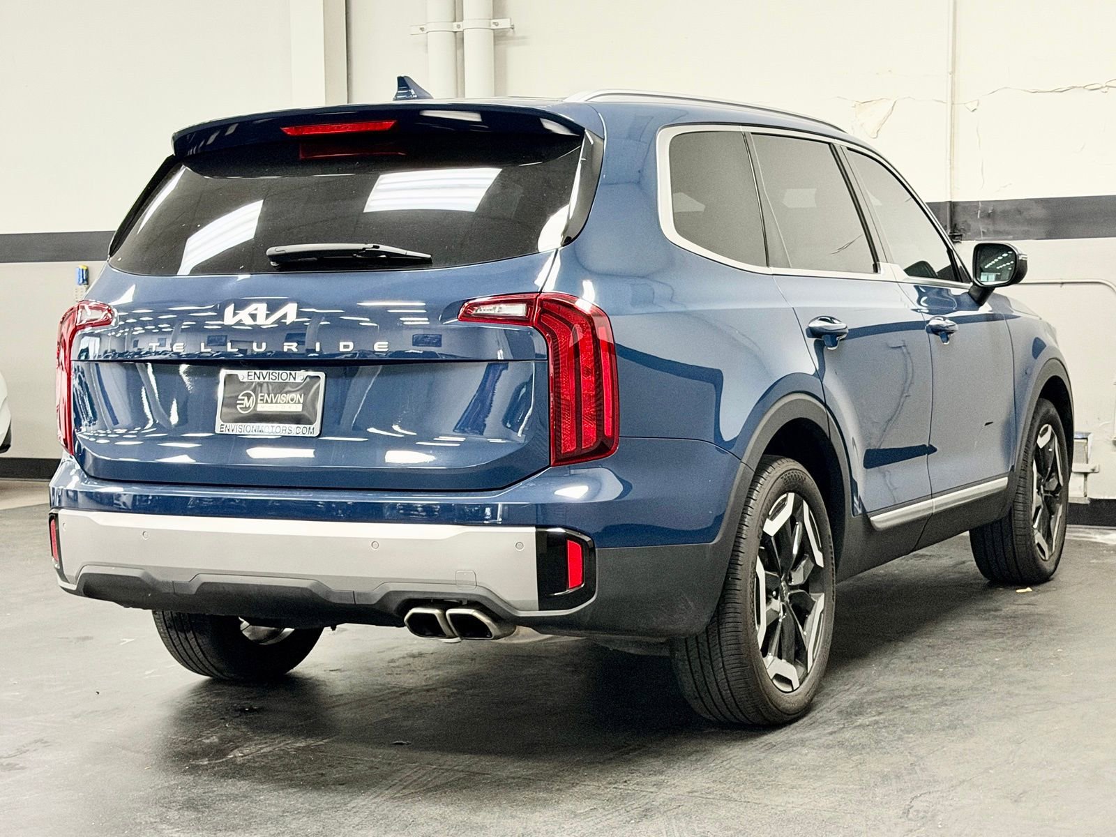 Used 2025 Kia Telluride S image 12