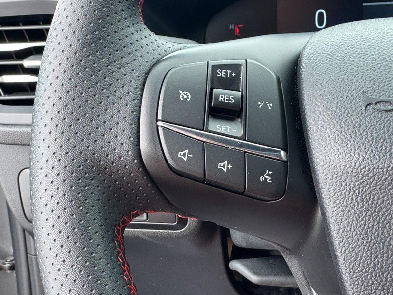 Used 2025 Ford Escape ST-Line image 18