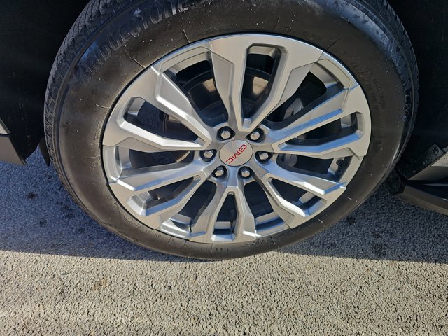 Used 2024 GMC Yukon XL Denali w/ Advanced Technology Package image 10