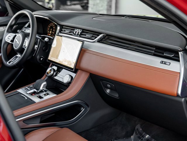 Used 2025 Jaguar F-PACE R-Dynamic S image 29