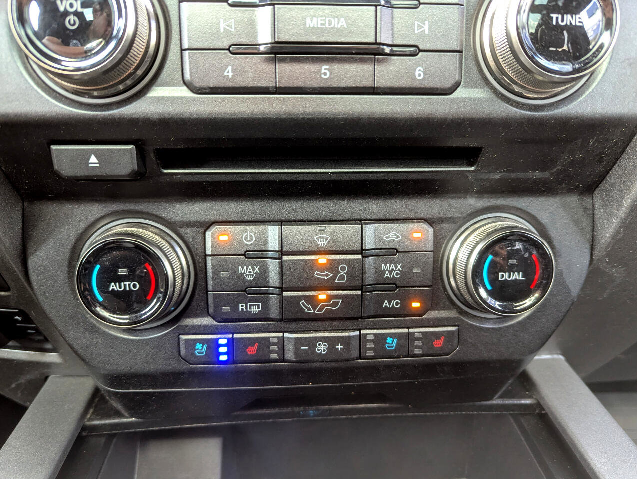 Used 2018 Ford F150 Raptor w/ Equipment Group 802A Luxury image 38