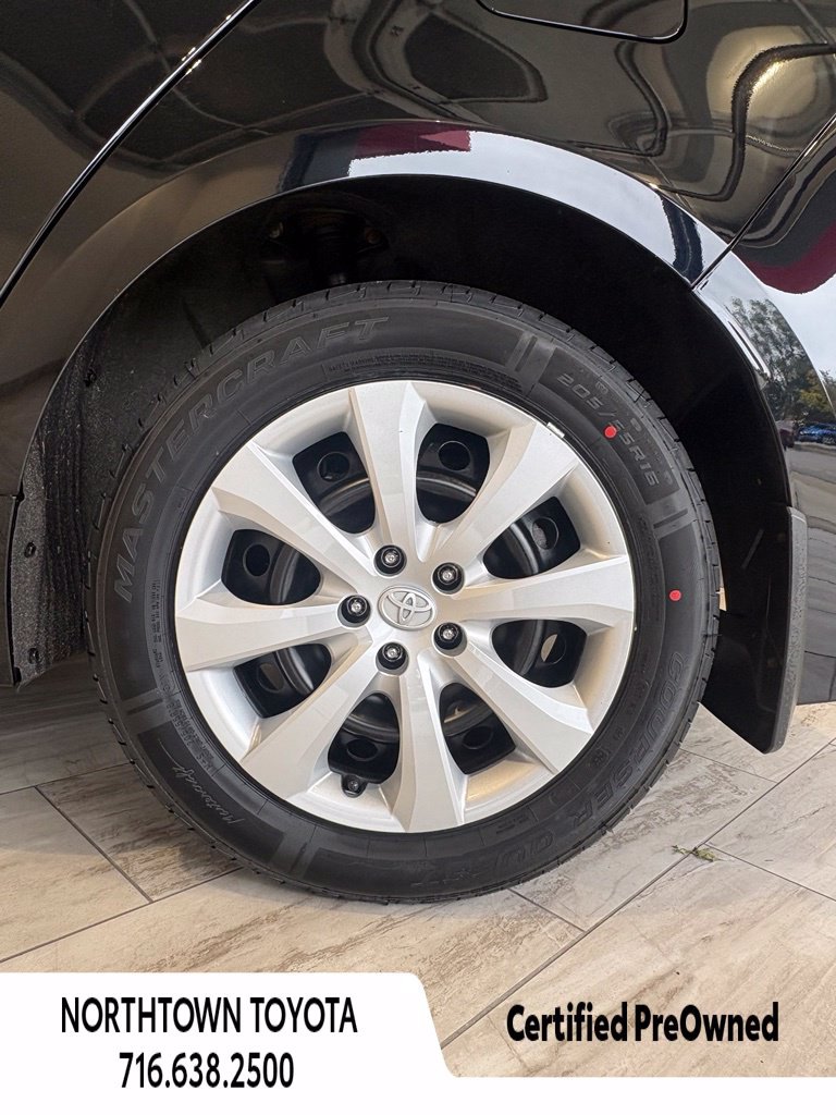Used 2023 Toyota Corolla LE w/ Carpet Mat Package (TMS) FWD image 10
