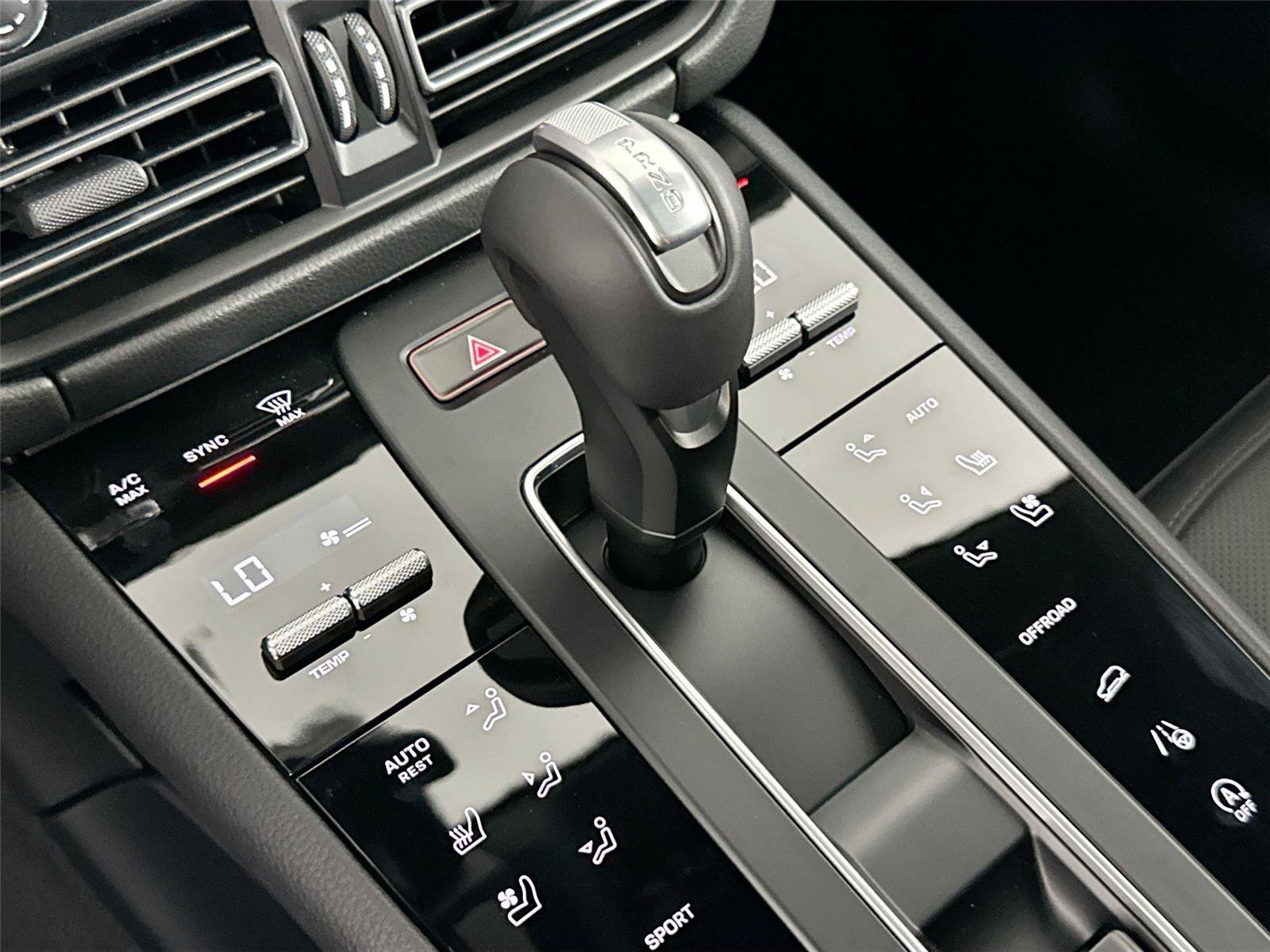 Certified 2026 Porsche Macan Turbo AWD/4WD image 34