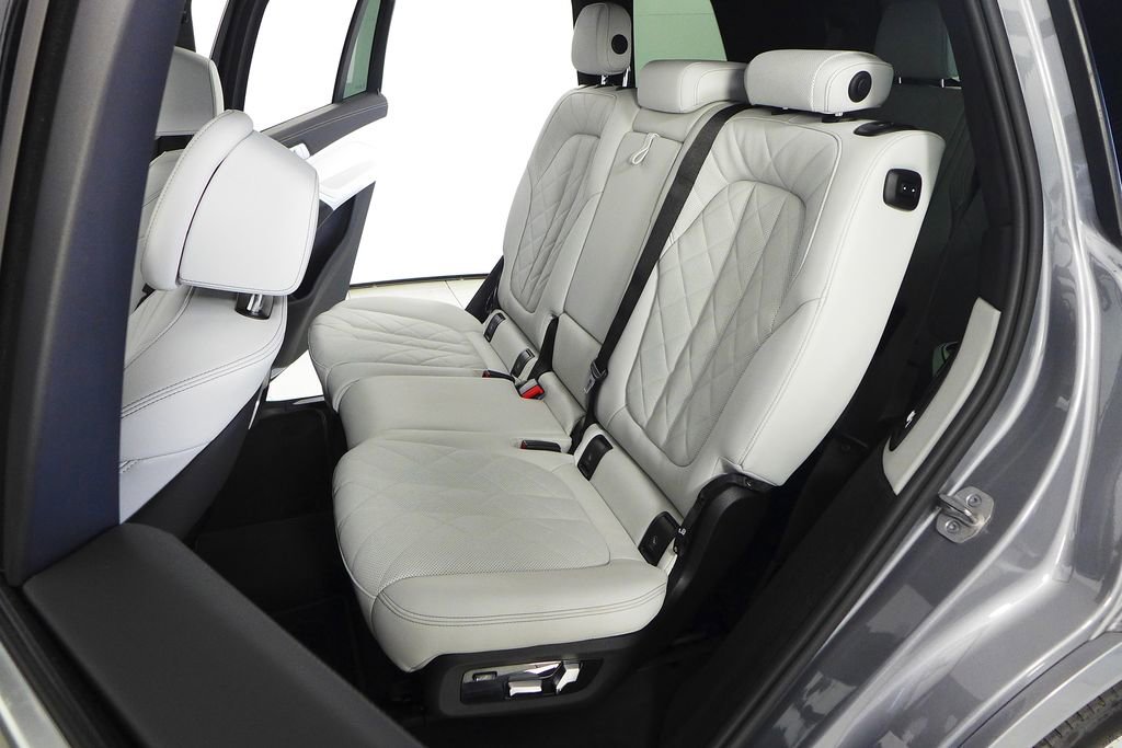 Certified 2023 BMW X7 xDrive40i w/ Parking Assistance Package image 22