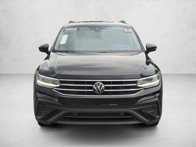 Used 2024 Volkswagen Tiguan SE FWD image 2
