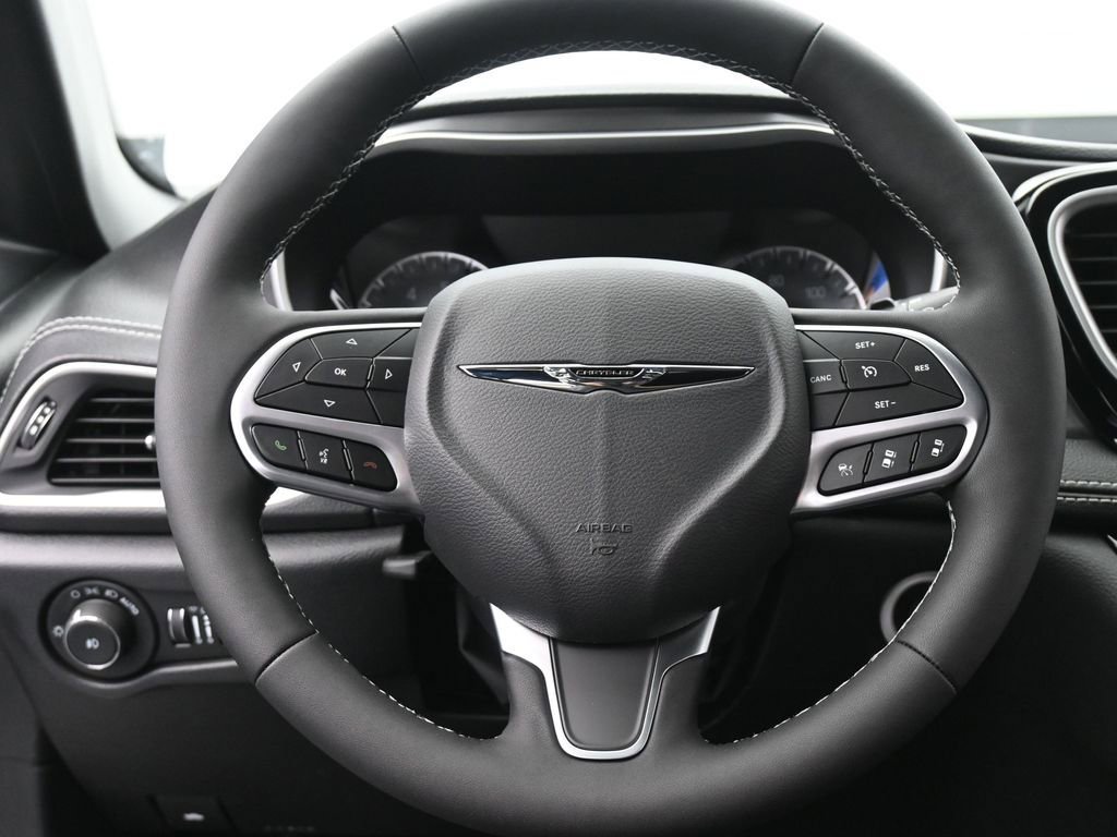 New 2026 Chrysler Pacifica Select image 28