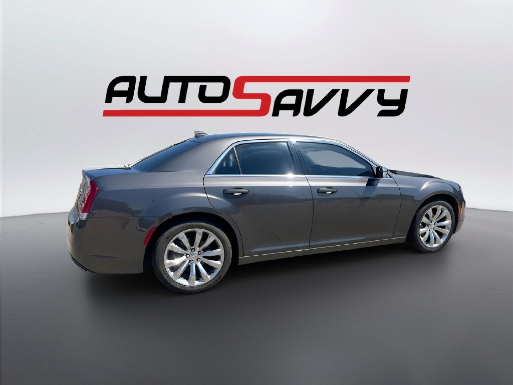 Used 2021 Chrysler 300 Touring L RWD image 7