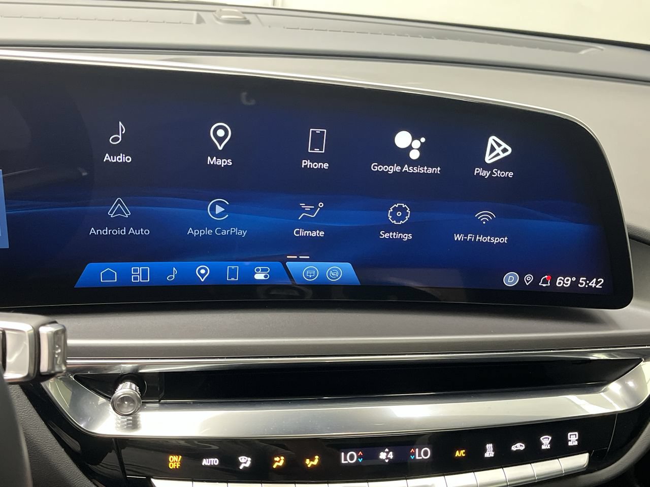 Certified 2024 Cadillac Lyriq Tech w/ LPO, Floor Liner Package AWD/4WD image 20