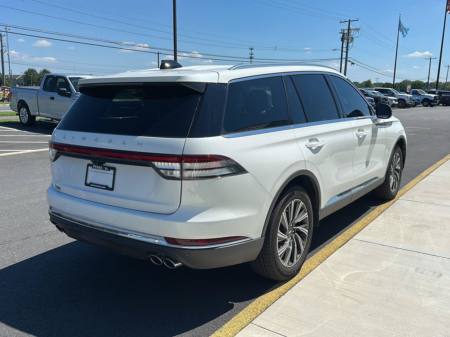 Used 2026 Lincoln Aviator AWD image 5