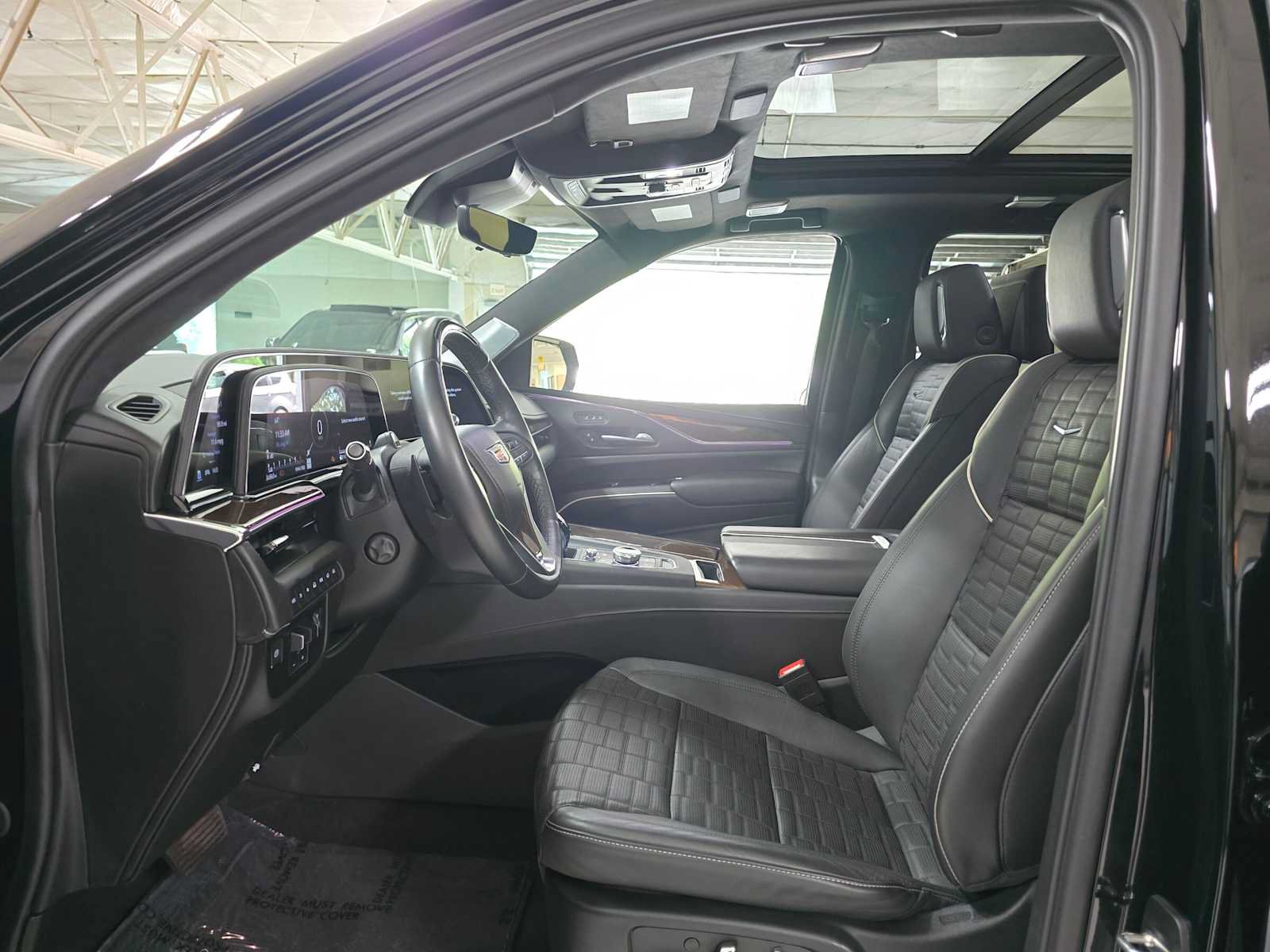 Used 2024 Cadillac Escalade ESV Premium Luxury Platinum AWD/4WD image 22