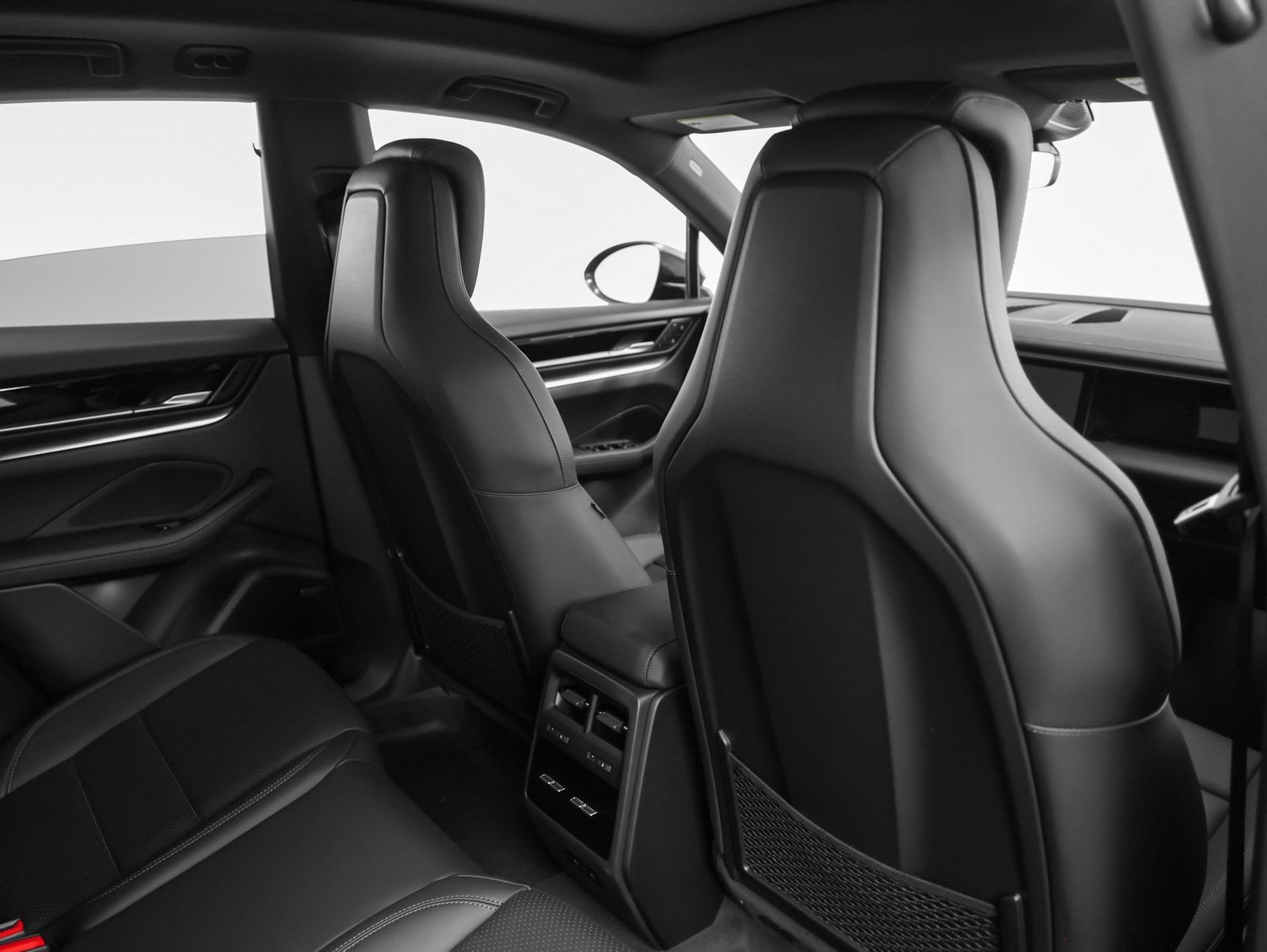 Certified 2025 Porsche Macan 4 Electric image 26