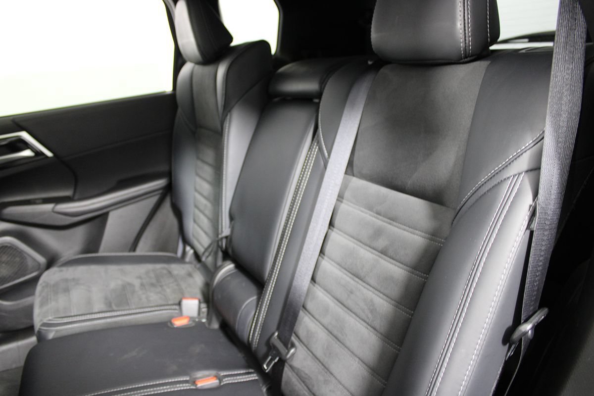 Used 2024 Mitsubishi Outlander SE Black Edition FWD image 35