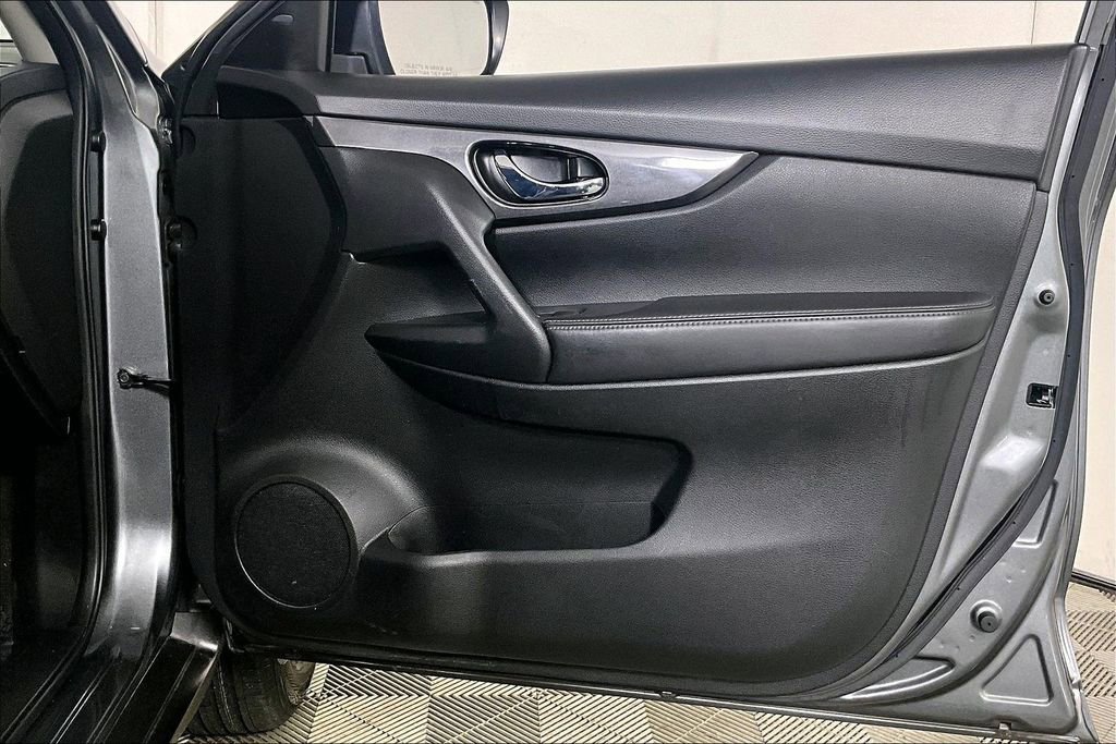 Used 2017 Nissan Rogue S w/ Appearance Package image 23