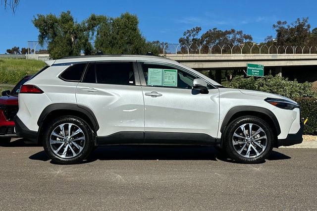 Used 2024 Toyota Corolla Cross XLE w/ Convenience Package image 4